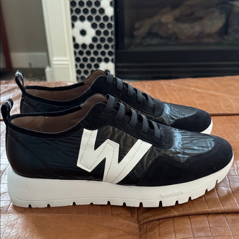 Wonders Black and White Women's Sneakers
